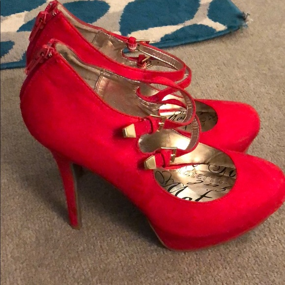 red high heels size 9